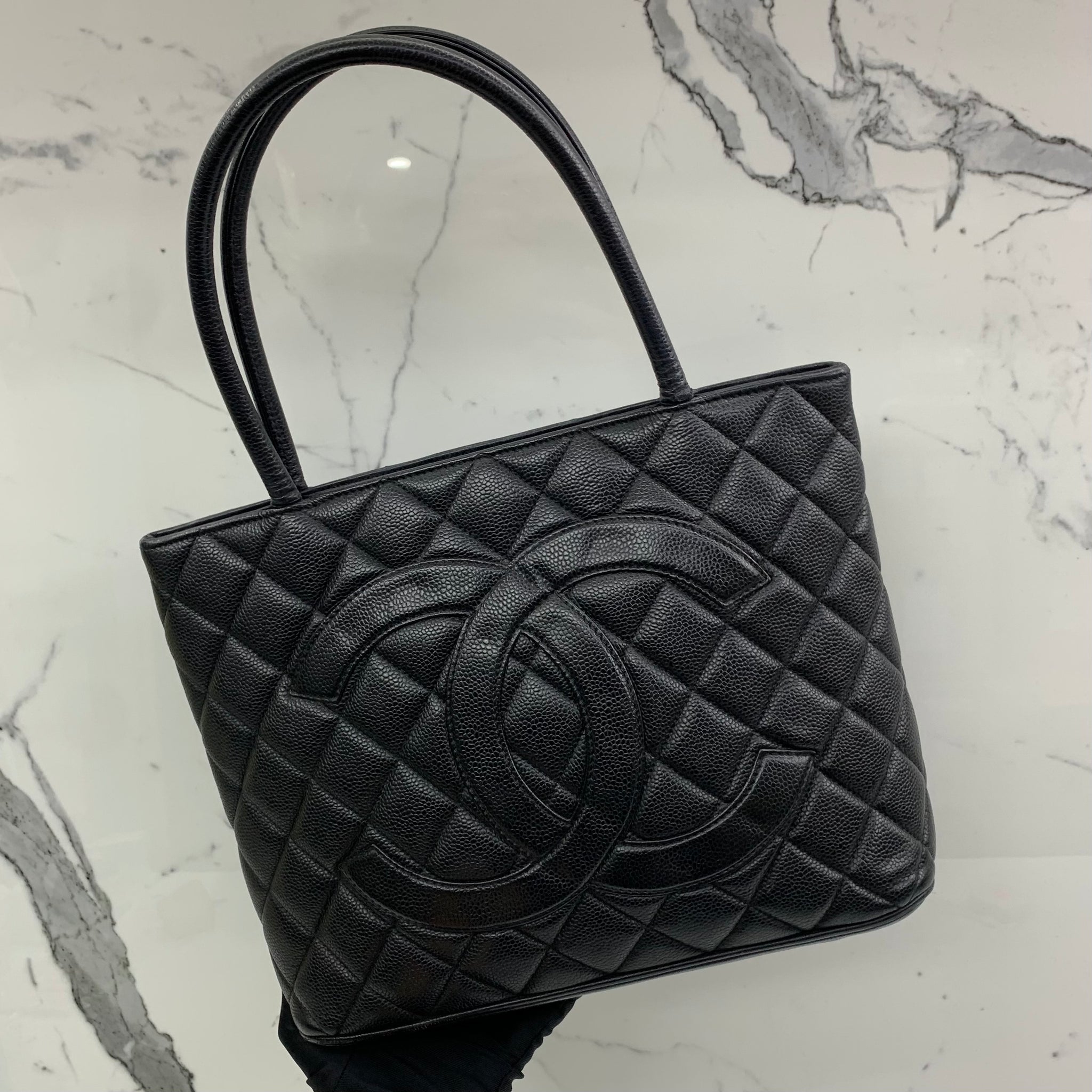 BLACK BAG MEDALLION TOTE SHW BLACK NO.7 NO CARD 7531916